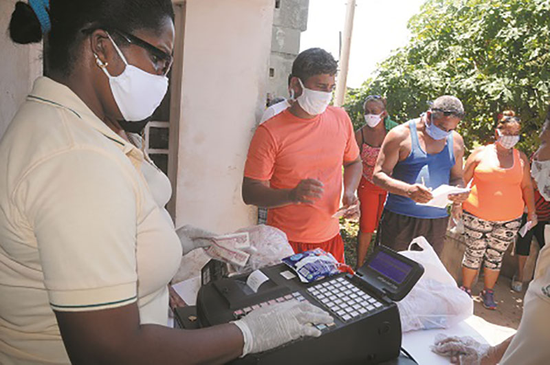 Venta de productos a pobladores de la Boca, en Mariel / Foto: Otoniel Márquez