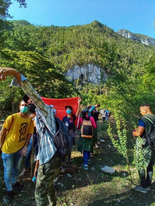 Jóvenes artemiseños ascienden al Pan de Guajaibón / Foto: Tomada del perfil de Facebook de Yoan Luis Piedra