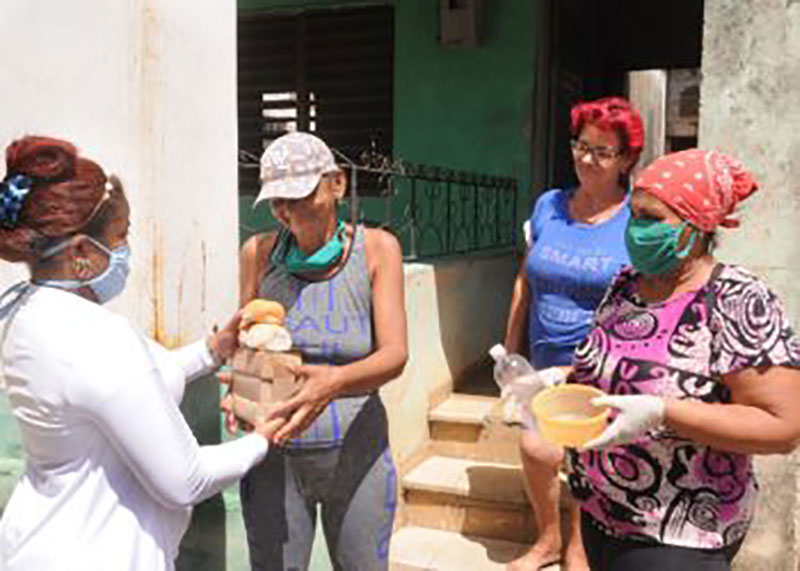 Muchos trabajadores sociales tomaron la senda de la solidaridad en las primeras etapas de la vida, y se aferran a ese camino, contra todos los pronósticos. Nadie dijo que sería fácil, pero ¡resulta tan hermoso saberse importante para alguien! ¡Es tan gratificante recibir una sonrisa en medio del dolor! Ellos no escatiman cariño, solo por un poco de respeto y colaboración.
