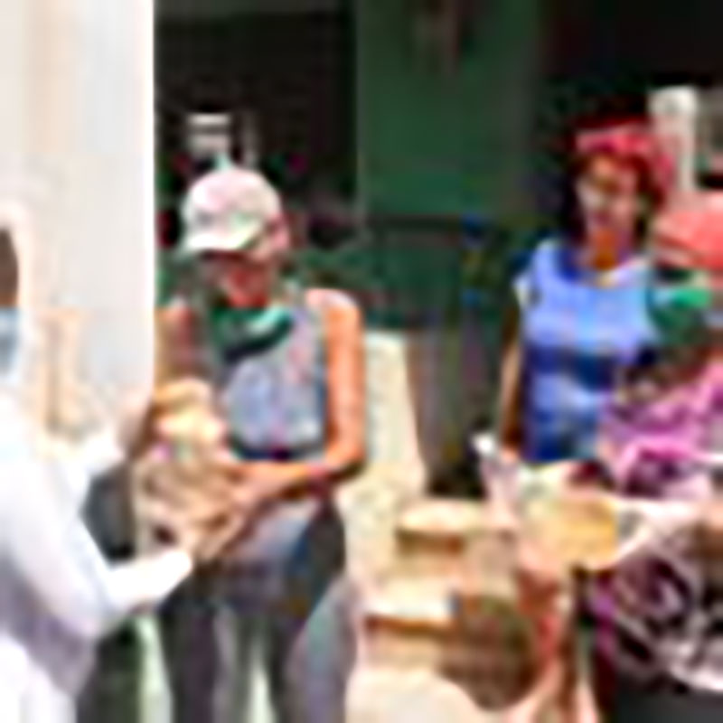 Muchos trabajadores sociales tomaron la senda de la solidaridad en las primeras etapas de la vida, y se aferran a ese camino, contra todos los pronósticos. Nadie dijo que sería fácil, pero ¡resulta tan hermoso saberse importante para alguien! ¡Es tan gratificante recibir una sonrisa en medio del dolor! Ellos no escatiman cariño, solo por un poco de respeto y colaboración.