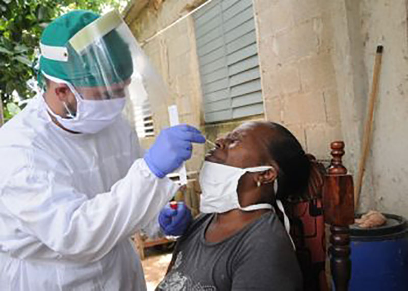 El personal de Salud se mantiene laborando en Bauta para detectar a todos los contagiados / Foto: Otoniel Márquez