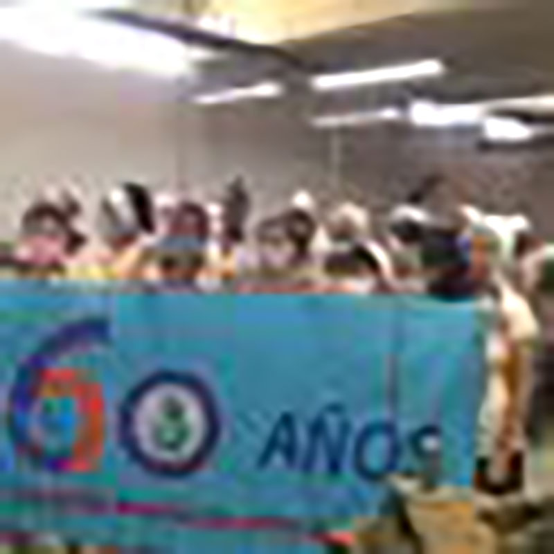 Por el aporte de sus mujeres a la confección de nasobucos y de uniformes para Educación y la Defensa, el taller textil 114 en Artemisa exhibe la bandera Aniversario 60 de la FMC