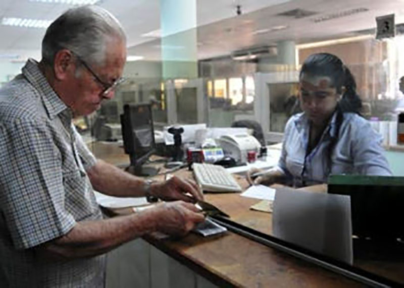 Desde este mes, el pago de las pensiones será mediante una nómina electrónica / Foto: Tomada de Cubadebate