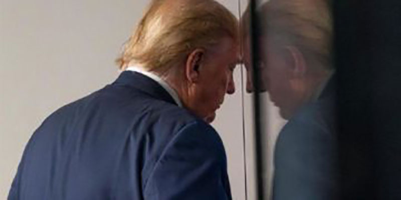 La falta de liderazgo y los errores de Trump ante la pandemia de la COVID-19 lograron que algunos gobernadores republicanos decidieran distanciarse del mandatario. Foto: EFE