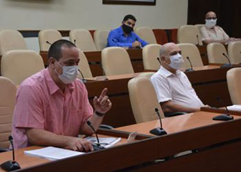 Bajo la conducción a través de videoconferencia del Primer Ministro, Manuel Marrero Cruz — quien se encontraba en Matanzas en un recorrido-— el Grupo Temporal de Trabajo del Gobierno analizó temas vitales como las capacidades de los centros de aislamiento Foto: Estudios Revolución