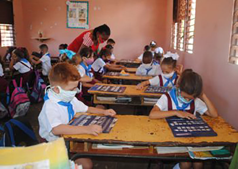 Distanciar y dividir se vuelven imperativos en la escuela durante la continuidad del curso 2019 - 2020 / Foto: Humberto Lister