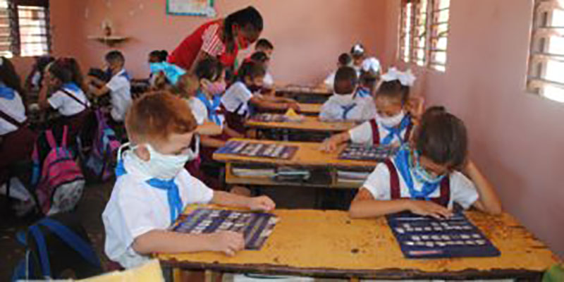 Distanciar y dividir se vuelven imperativos en la escuela durante la continuidad del curso 2019 - 2020 / Foto: Humberto Lister