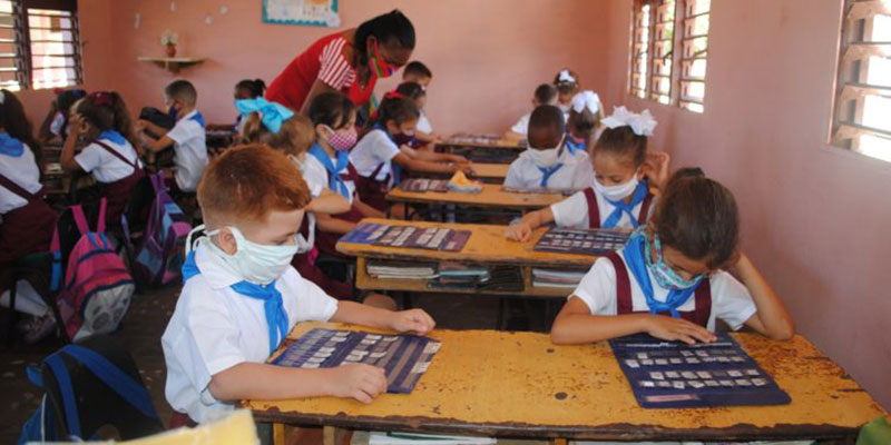 Distanciar y dividir se vuelven imperativos en la escuela durante la continuidad del curso 2019 - 2020 / Foto: Humberto Lister