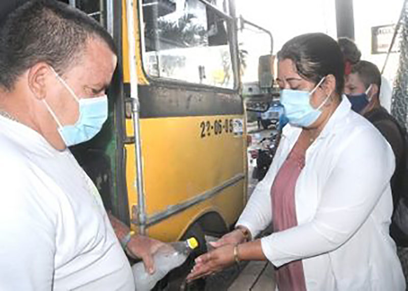 A la primera línea le faltan nombres