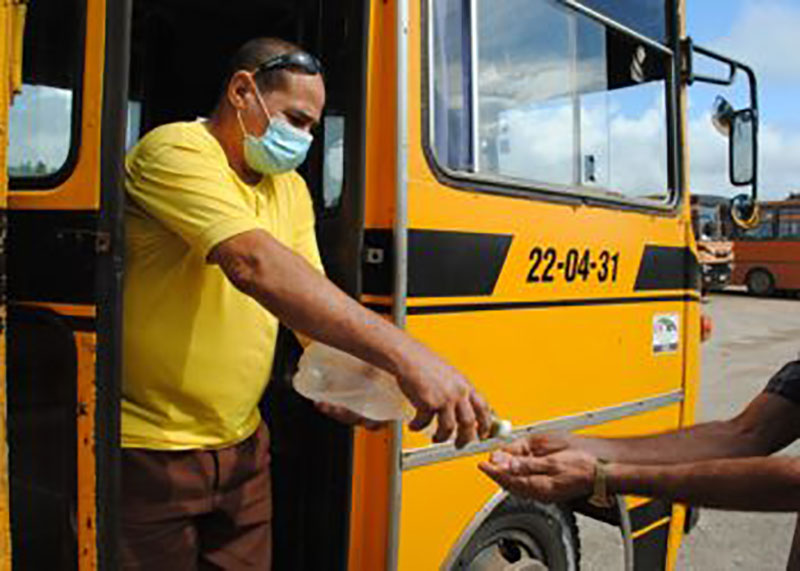 La labor de los trabaadores de Transporte Escolar ha sido vital durante la pandemia / Foto: Humberto Lister