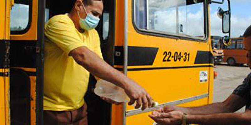 La labor de los trabaadores de Transporte Escolar ha sido vital durante la pandemia / Foto: Humberto Lister