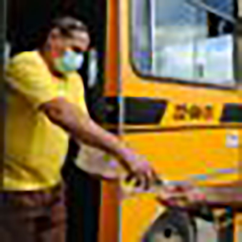 La labor de los trabaadores de Transporte Escolar ha sido vital durante la pandemia / Foto: Humberto Lister