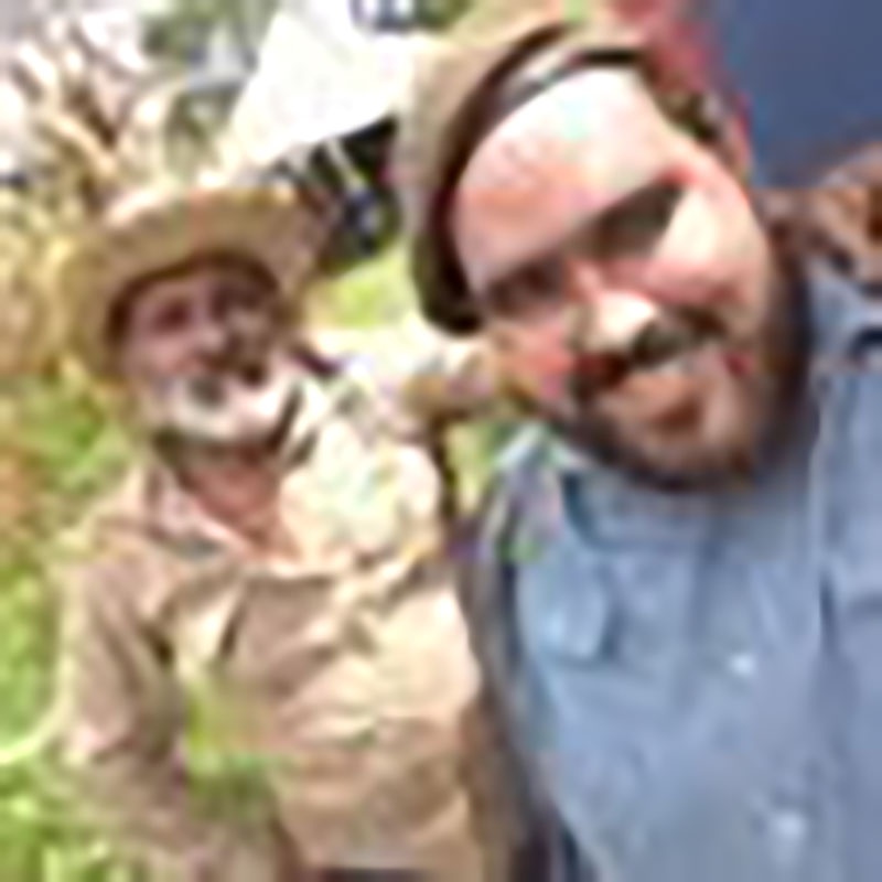 Yeyo junto a su padre Rolando, también actor de la serie