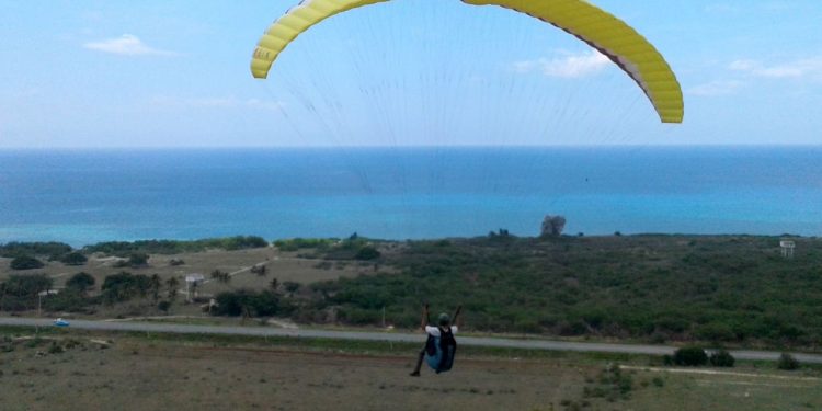 Vuelo en parapentes, un deporte extremo que gana espacio en Artemisa