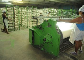 La innovación ha sido clave para mantener la vitalidad de la textilera Rubén Martínez Villena, de Alquízar / Foto: Otoniel Márquez: Archivo