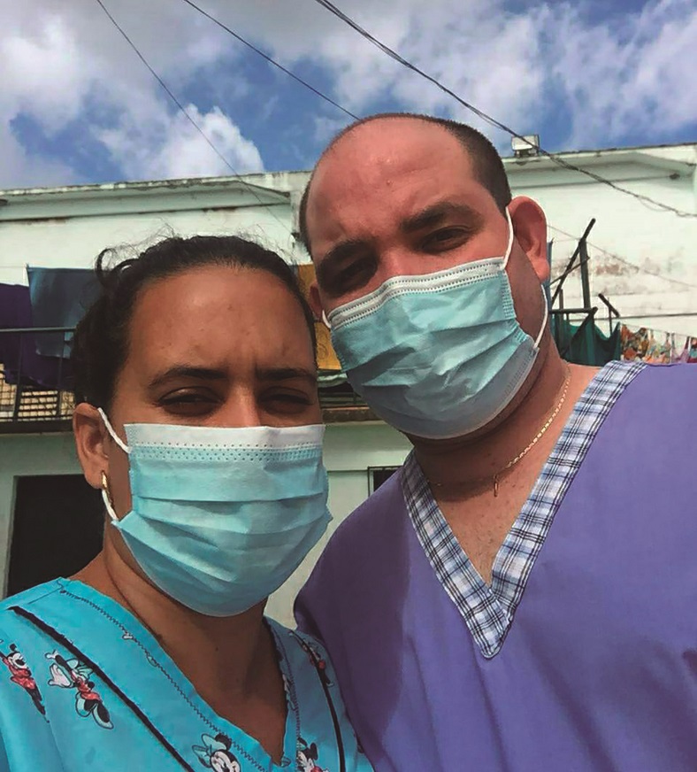 Los doctores Yadira y Lázaro Sergio por segunda ocasión regresan al hospital pediátrico a salvar 