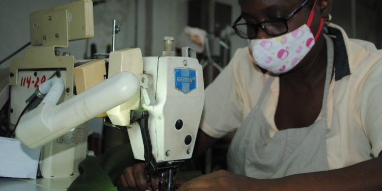 EL AHORRO de electricidad en el taller textil empieza desde cada máquina