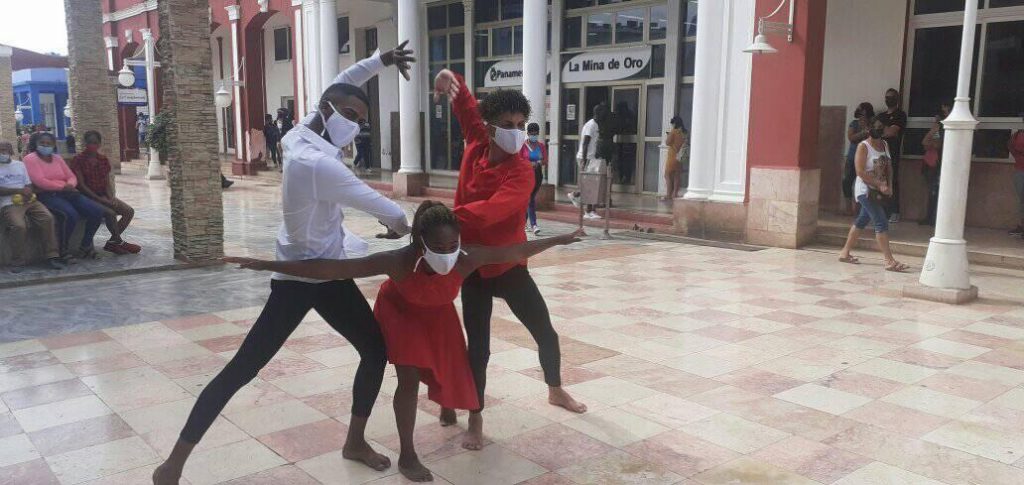 Danza Unidos en plena grabación de su obra para las Romerías en el bulevar de Artemisa