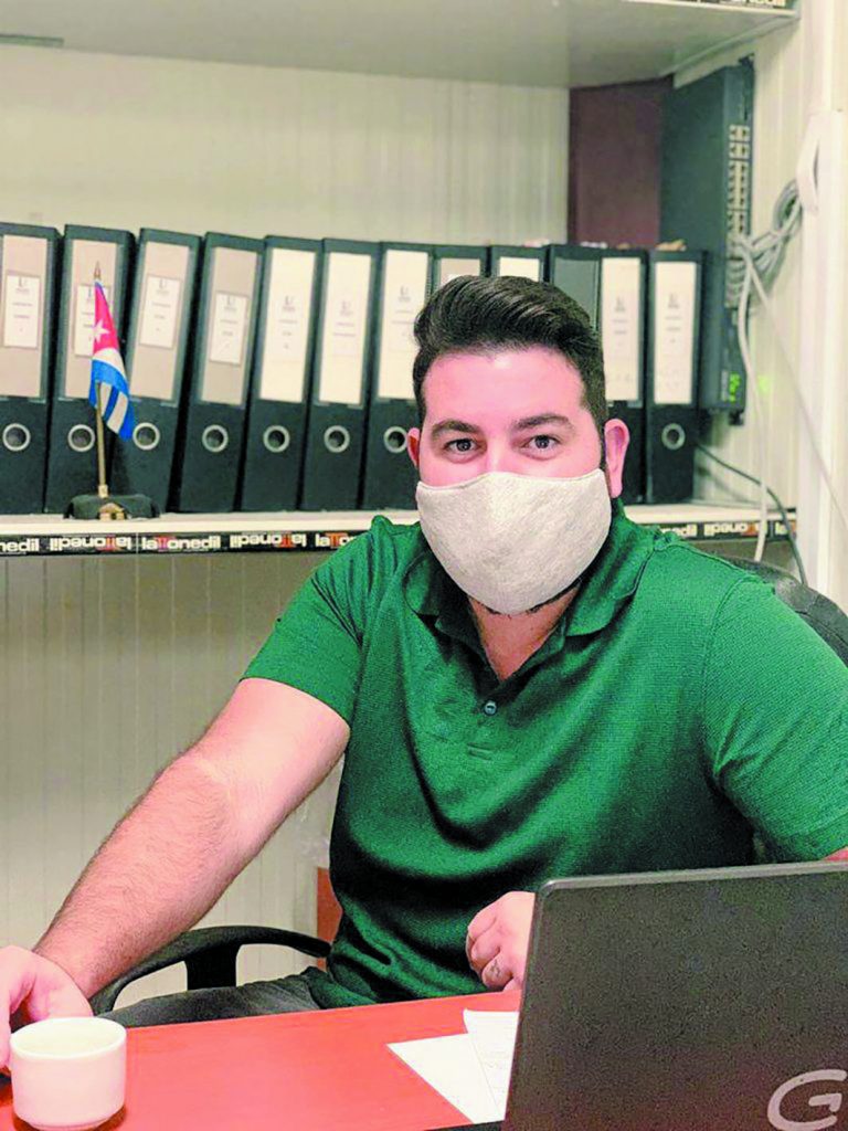 Con su hombro, Edel también contribuye a un mejor país formando parte de los ensayos para validar Abdala