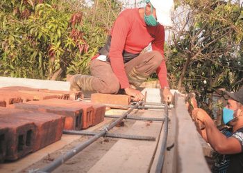 La nueva propuesta de techo con losa nervada, acero de ½, hormigón y ladrillos