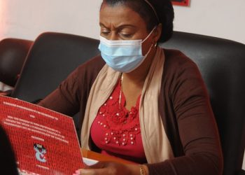 María Jesús Martínez Martínez, directora del policlínico Manuel González Díaz, de Bahía Honda y miembro no profe-sional del Buró Provincial del Partido / Foto: Otoniel Márquez