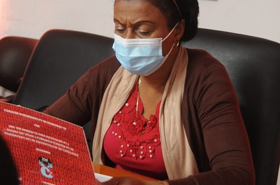 María Jesús Martínez Martínez, directora del policlínico Manuel González Díaz, de Bahía Honda y miembro no profe-sional del Buró Provincial del Partido / Foto: Otoniel Márquez