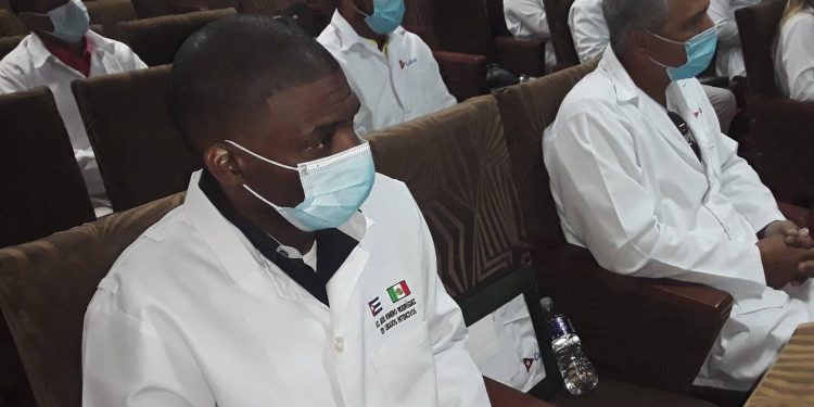 Colaboradores de la salud de Artemisa que integran la brigada médica Henry Reeve