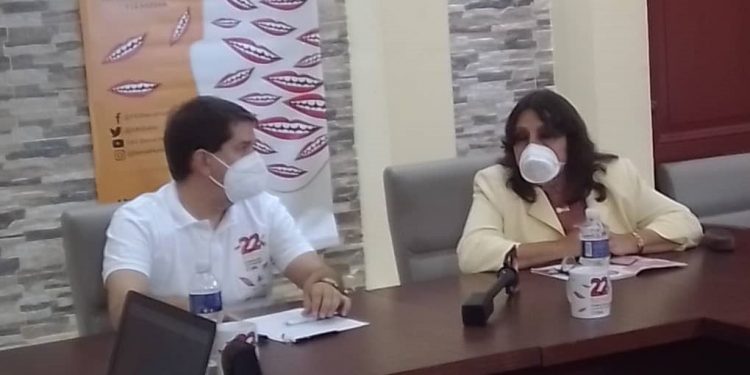 “La Bienal no puede quedarse en cuatro días cada dos años”