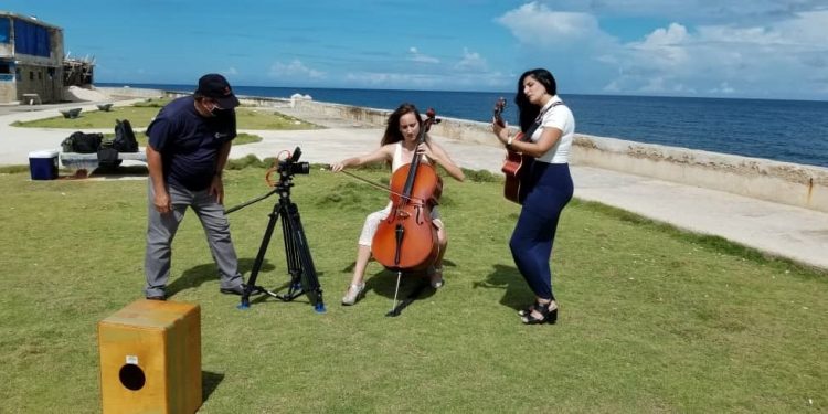 Lissania, a la derecha