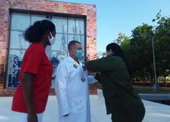 Luis Enrique Lemus recibió la Medalla Hazaña Laboral