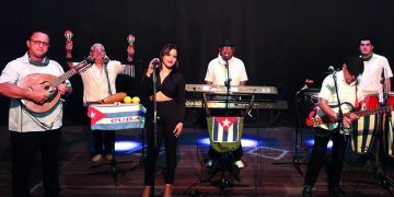 Yawar y el laudista Erdwin Vichot, invitados al evento por el Día del Son