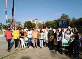 Homenaje a quienes creen en la tierra