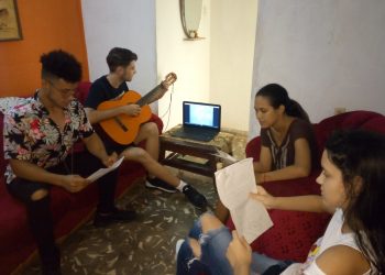 Los ganadores del concurso en pleno momento de creación / Foto: Ada Francisca Pérez García