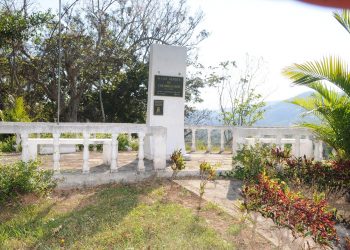 Tarja ubicada en el lugar de las trincheras de Cacarajícara, declaradas Monumento Nacional en el año 2015 / Foto: Otoniel Márquez