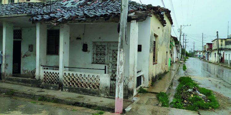 La casa natal de María Teresa Vera, en ruinas, como “un amor que se nos va” / Fotos: Otoniel Márquez