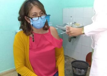 Lety y Ariel, una pareja sancristobalense dedicada al enfrentamiento a la Covid, y ahora más inmune con Abdala