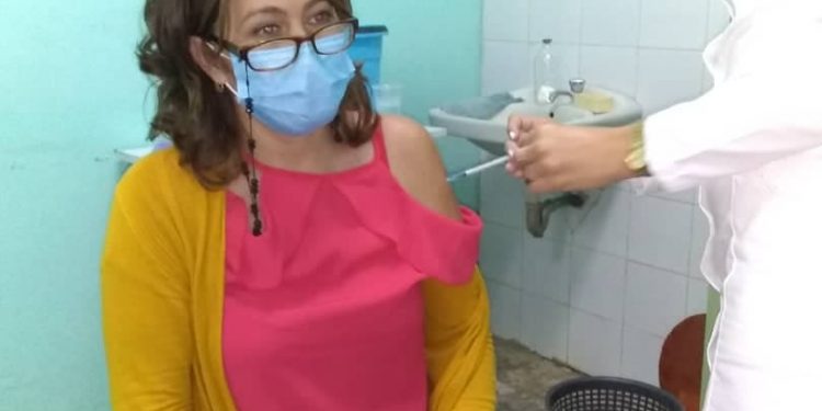 Lety y Ariel, una pareja sancristobalense dedicada al enfrentamiento a la Covid, y ahora más inmune con Abdala