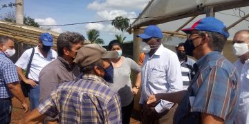 Salvador Valdés Mesa en recorrido por el Proyecto Agroecológico Finca Martha, en Caimito