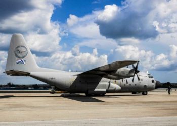 Avión C-130 de la Fuerza Aérea Boliviana arriba al Aeropuerto Internacional José Martí con insumos médicos y productos alimenticios en apoyo a la situación actual que enfrenta el país. La Habana, Cuba, el 30 de julio de 2021. Foto: ACN/Ariel LEY ROYERO