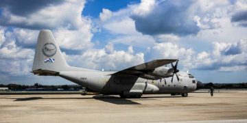 Avión C-130 de la Fuerza Aérea Boliviana arriba al Aeropuerto Internacional José Martí con insumos médicos y productos alimenticios en apoyo a la situación actual que enfrenta el país. La Habana, Cuba, el 30 de julio de 2021. Foto: ACN/Ariel LEY ROYERO