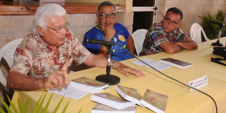 Jorge Velázquez Ramayo (a la izquierda) vuelve a publicar / Foto: Otoniel Márquez
