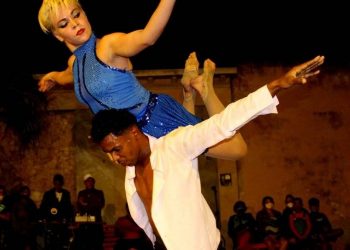 Caridad Doris Cabrera Zamora reparte su vida profesional entre ser bailarina de la compañía NCDance e instructora de arte de la casa de cultura Raquel Revuelta