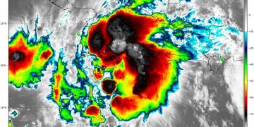 Elsa continúa disminuyendo su velocidad de traslación