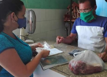 Venta de carne de res en Candelaria / Foto: Ángel Calle