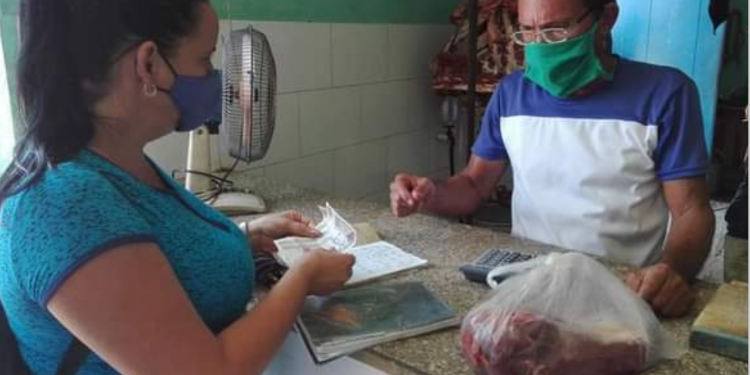 Venta de carne de res en Candelaria / Foto: Ángel Calle