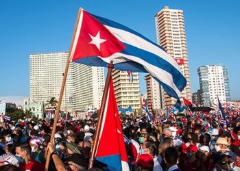 Pueblo habanero toma La Piragua en defensa de la Revolución y el socialismo