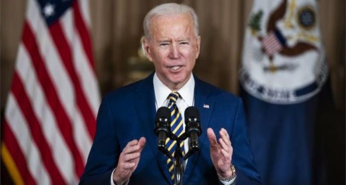 Joe Biden marca las pautas de la política exterior estadounidense durante su primer discuso como jefe del Gobierno en el Departamento de Estado. Foto tomada de BBC Foto: BBC