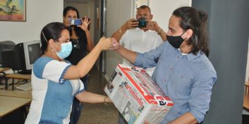 Desde el artemiseño, un gesto solidario con los colegas del periódico Girón, en Matanzas / Foto: Humberto Lister