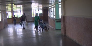 El Hospital General Docente Comandante Pinares, en San Cristóbal, reabrió el servicio de hospitalización en el cuarto nivel del inmueble para pacientes sospechosos o enfermos con la COVID-19 / Foto: Roberto Molina