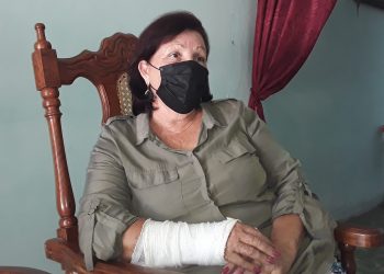 LA MUÑECA de su mano derecha fue enyesada por una fisura debido al forcejeo